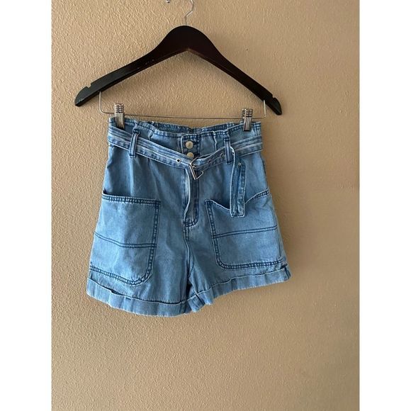 🆕High waisted medium wash denim shorts - Picture 3 of 3